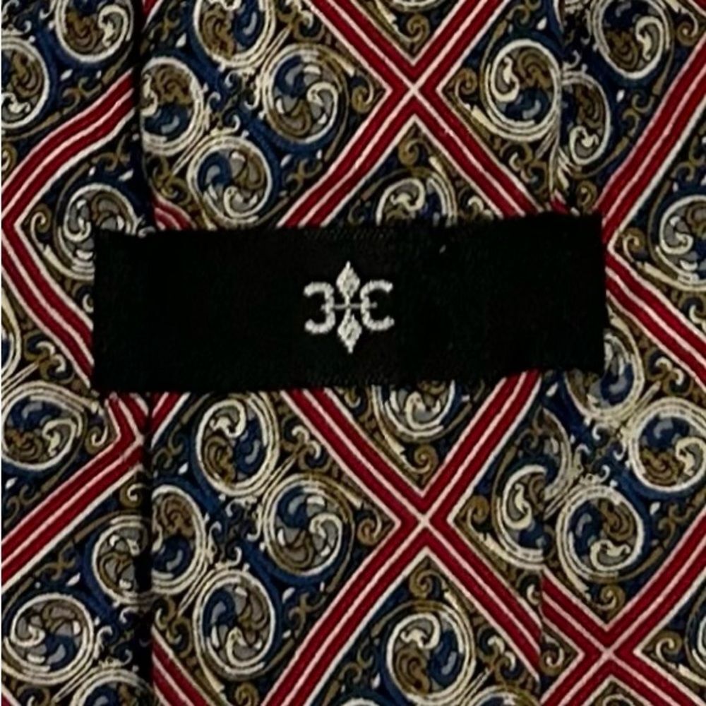 Silk necktie